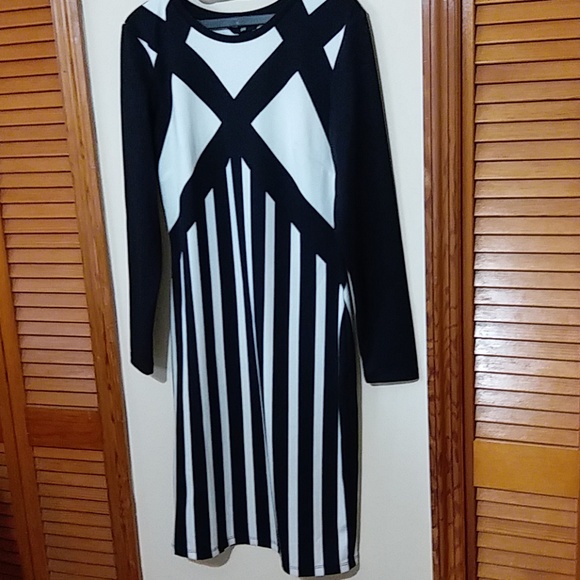 Preowned excellent condition H&M Dress Medium - Picture 8 of 8